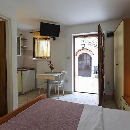 Casa Di Nives Apartment Кърк Екстериор снимка