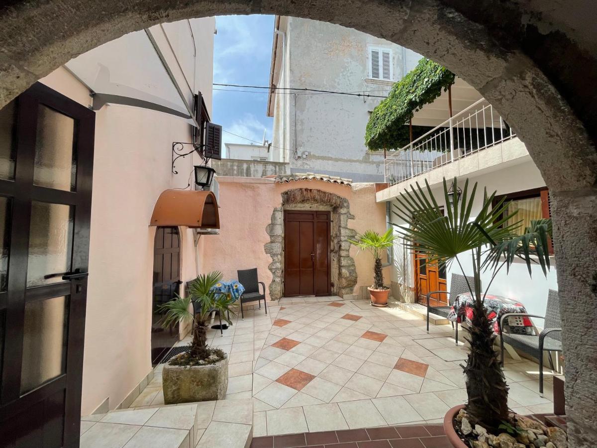 Casa Di Nives Apartment Кърк Екстериор снимка