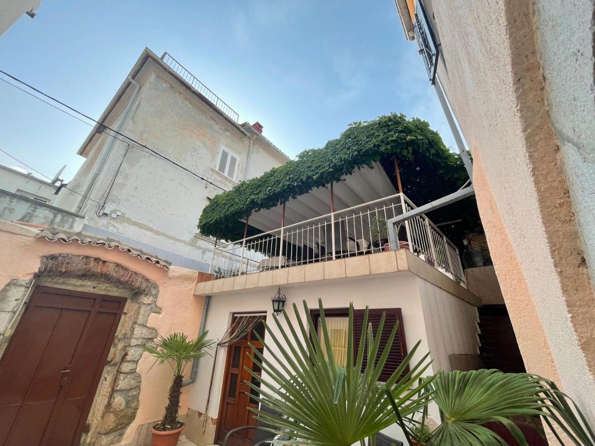 Casa Di Nives Apartment Кърк Екстериор снимка