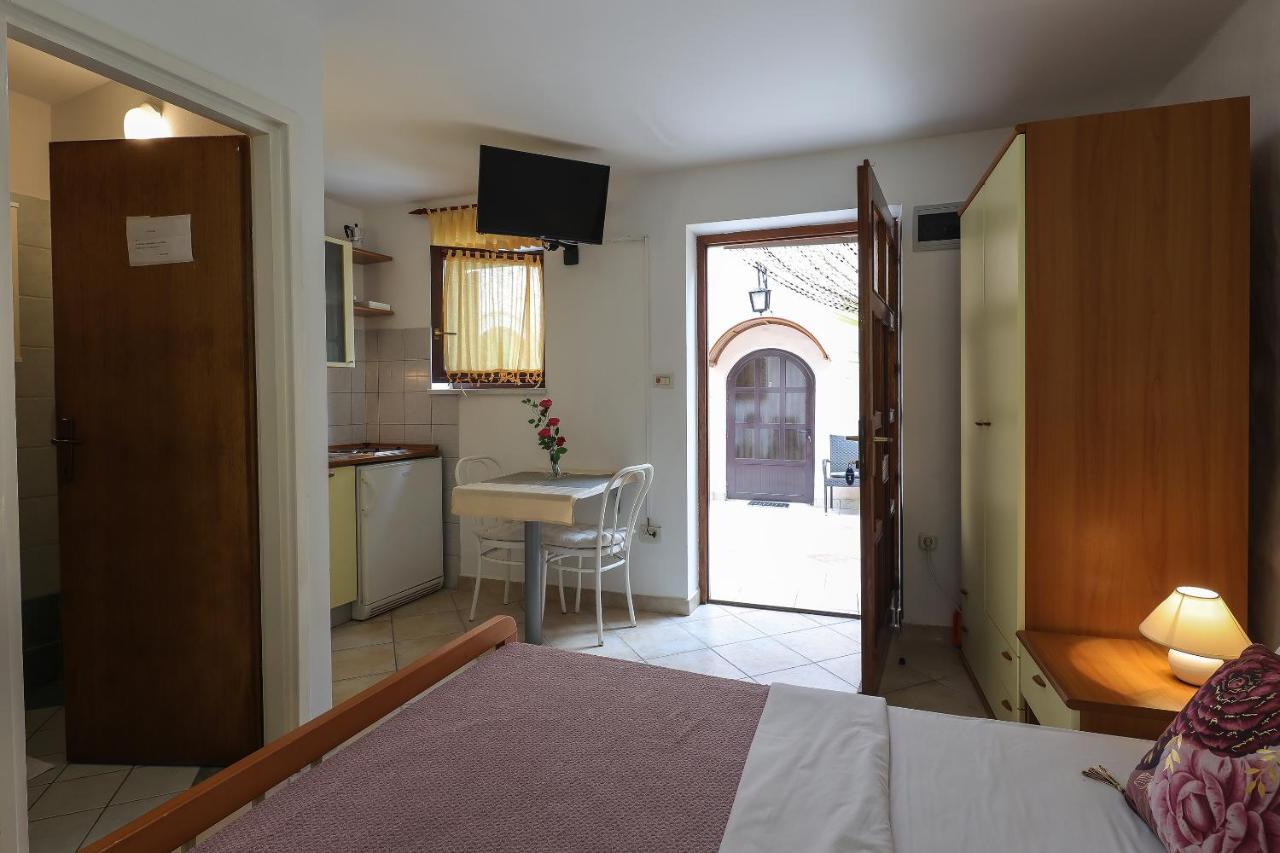 Casa Di Nives Apartment Кърк Екстериор снимка