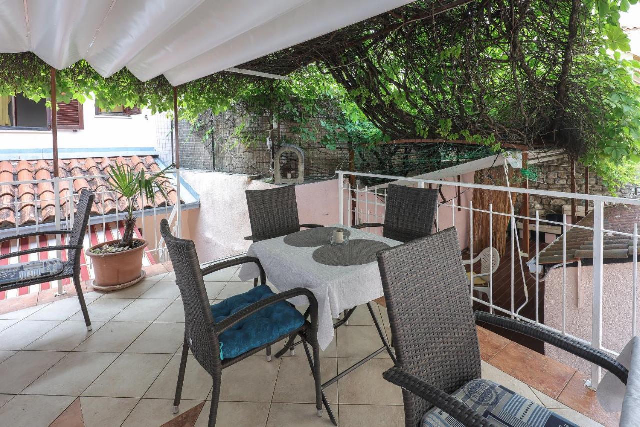 Casa Di Nives Apartment Кърк Екстериор снимка